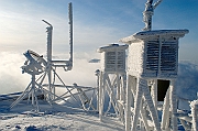 Tatry, zima, Kasprowy Wierch, obserwatorium Instytutu Meteorologii i Gospodarki Wodnej ( IMGW), instrumenty pomiarowe.