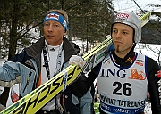 Puchar Swiata w skokach Zakopane 18.01.2004. Od lewej Hofer Walter (kier. zaw.) FIS i Herr Alexander GER 22 miejsce.