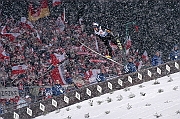 Puchar Swiata w skokach Zakopane 18.01.2004. Malysz Adam POL leci po srebro pomimo sniezycy.