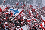 Puchar Swiata w skokach Zakopane 18.01.2004. Atmosfera wsrod bialo czerwonych dopisala, atmosfera pomimo zimy goraca. Kibice.