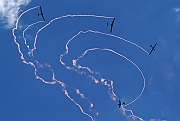 15-16 maja 2004 IX Miedzynarodowy Piknik Lotniczy Goraszka. Pkaz akrobacji zespolowej w wykonaniu Zespolu Akrobacyjnego 