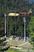 Tatry, PKL, 6 czerwca 2007. Modernizacja koleji linowej na Kasprowy Wierch, smiglowiec Mi-171 transportuje elementy podpor na Kasprowy Wierch.
Fot. Marcin Jozefowicz